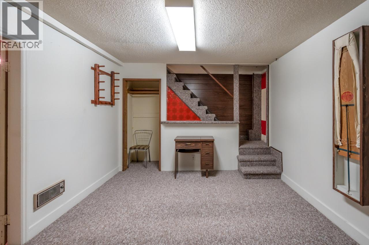 6528 Main Street, Oliver