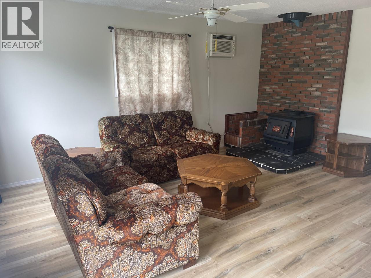 6528 Main Street, Oliver
