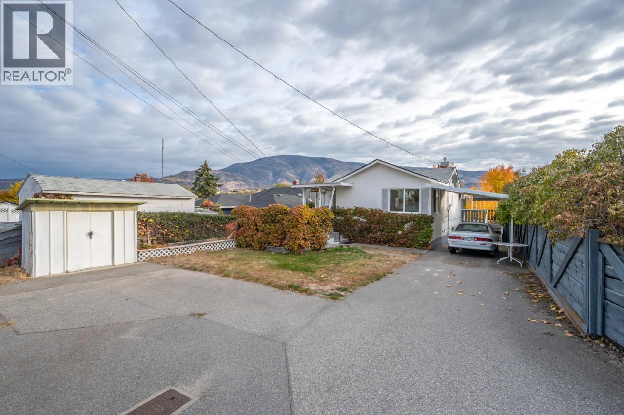 6528 Main Street, Oliver