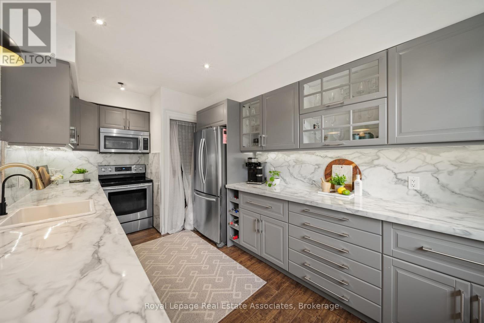 #4 469 CLARIDGE ROAD - 5