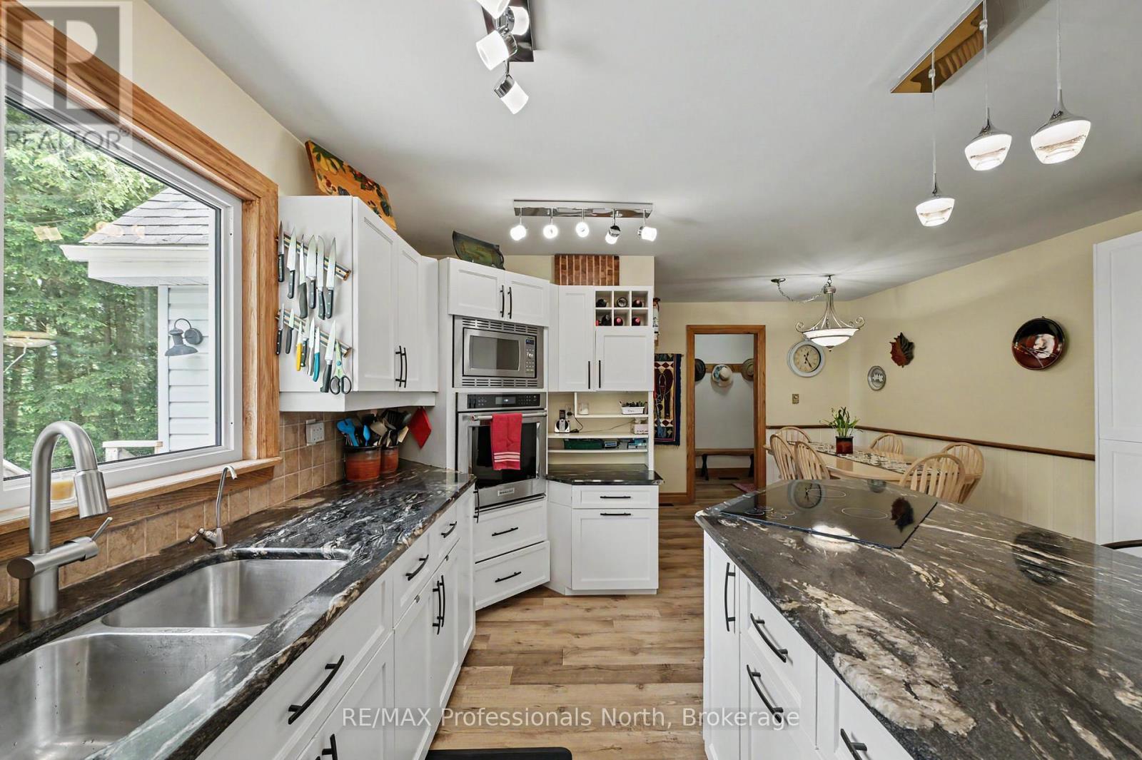 1392 TENNYSON ROAD - 21