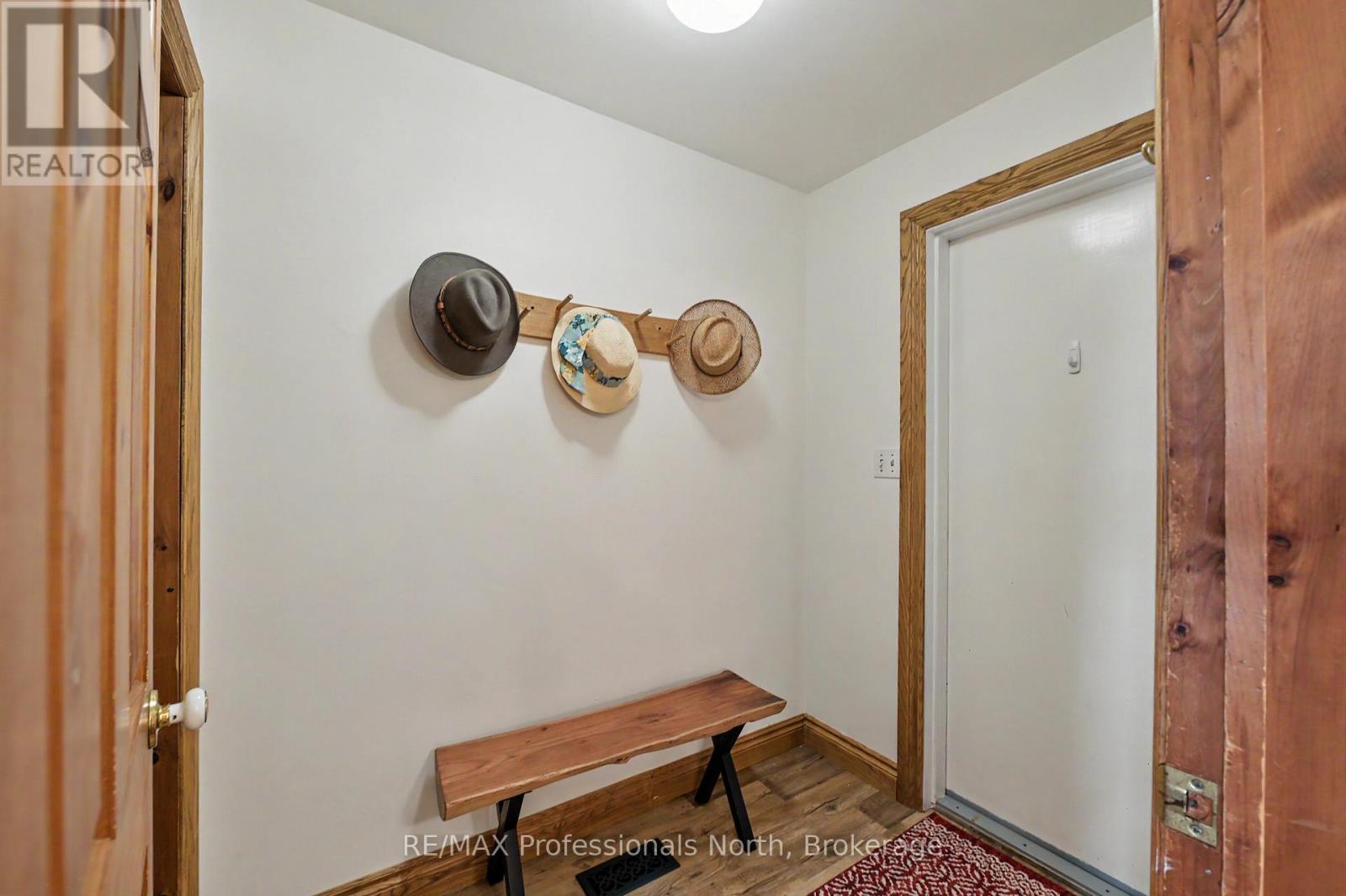 1392 TENNYSON ROAD - 17