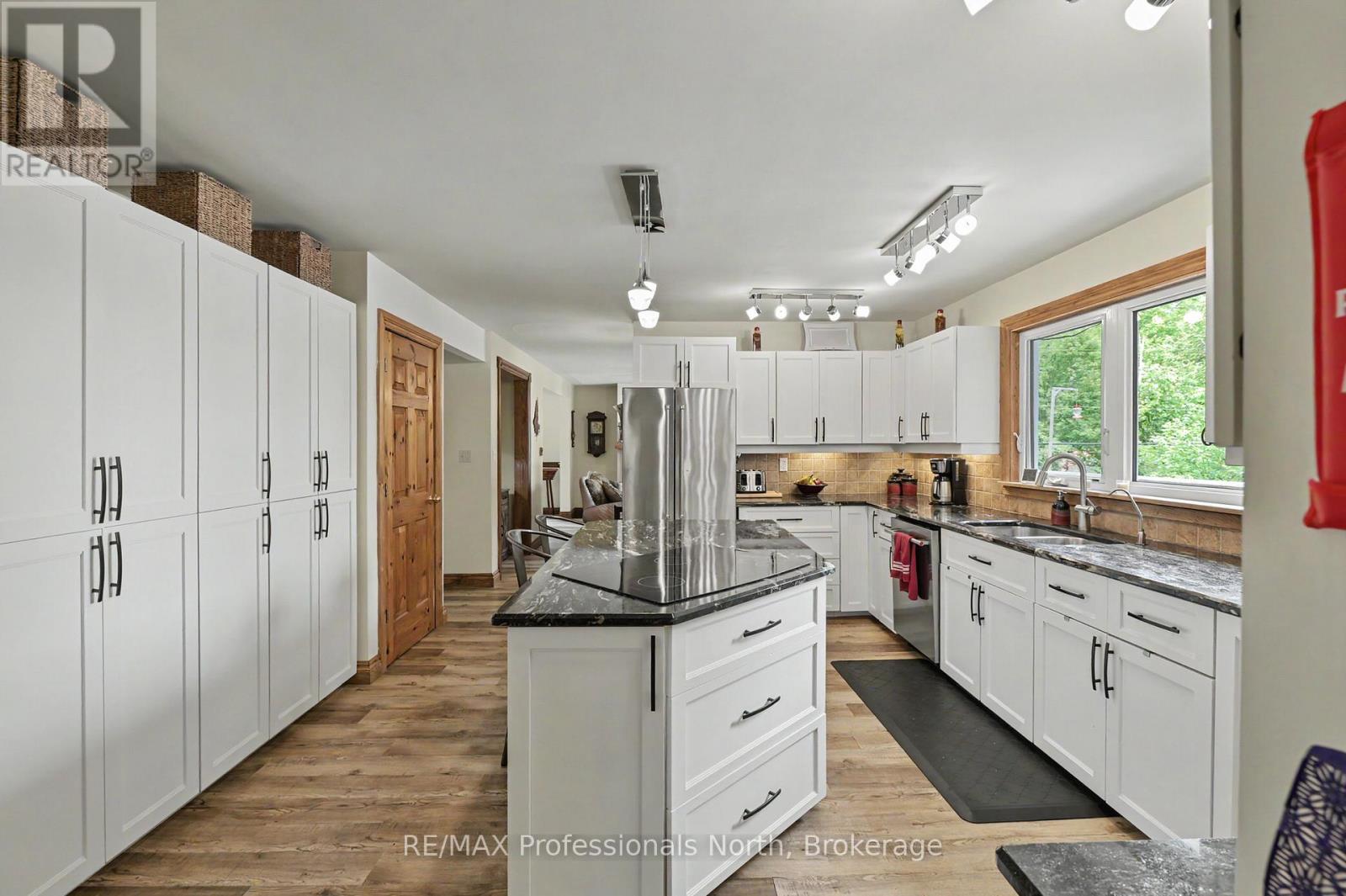 1392 TENNYSON ROAD - 25