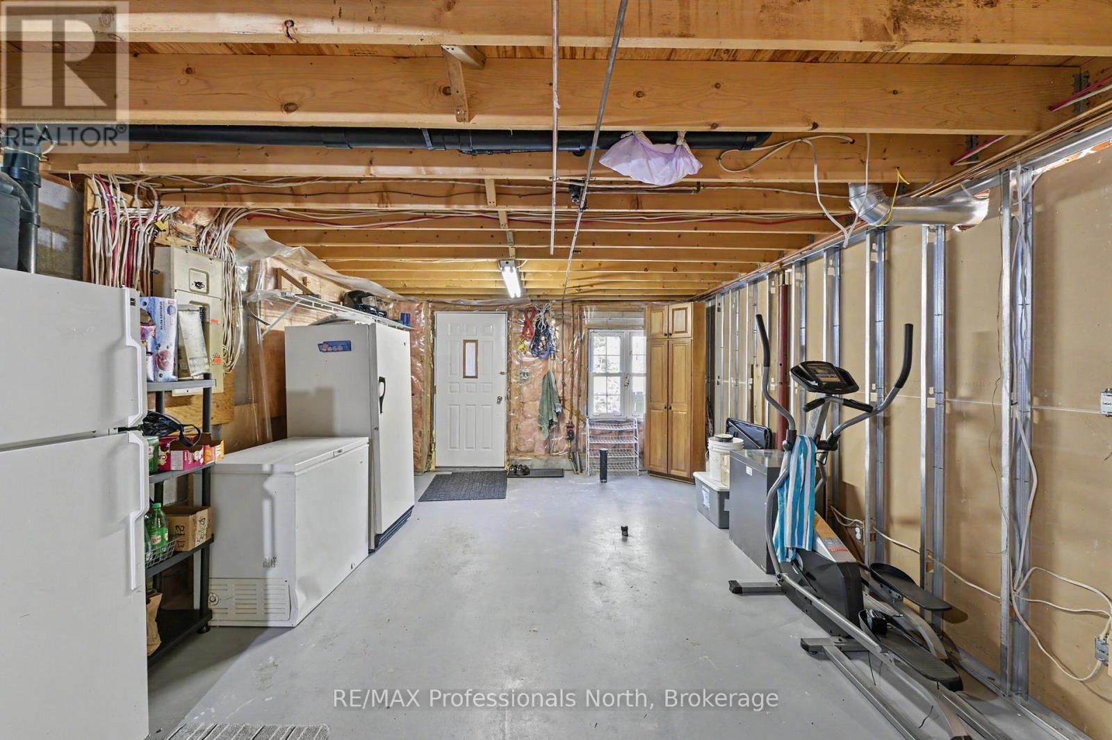 1392 TENNYSON ROAD - 29