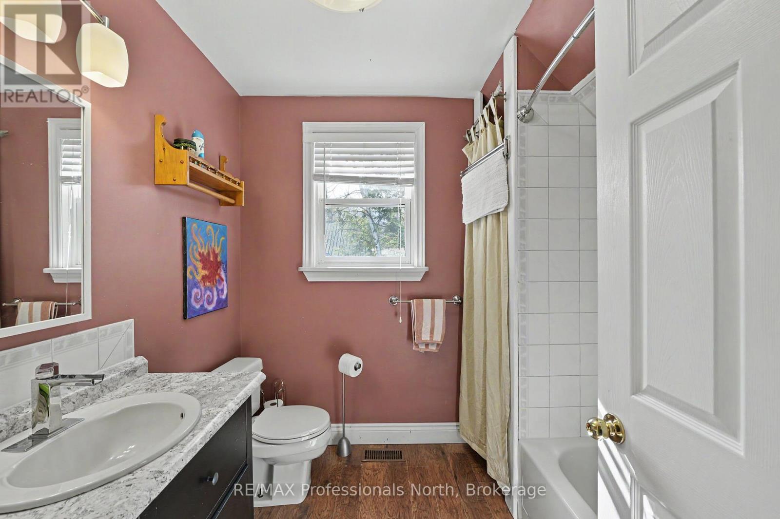 1392 TENNYSON ROAD - 41