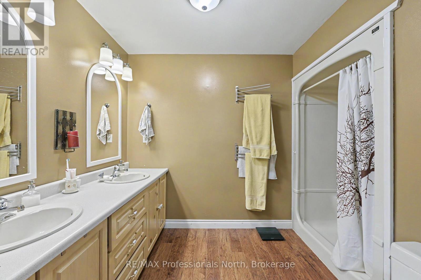 1392 TENNYSON ROAD - 33