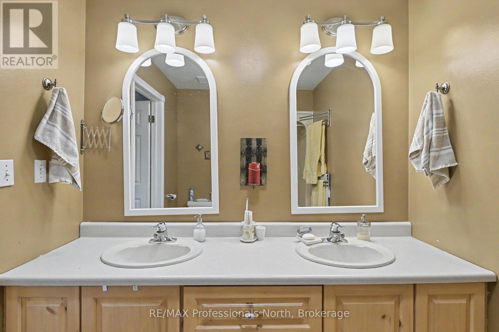 1392 TENNYSON ROAD - 34