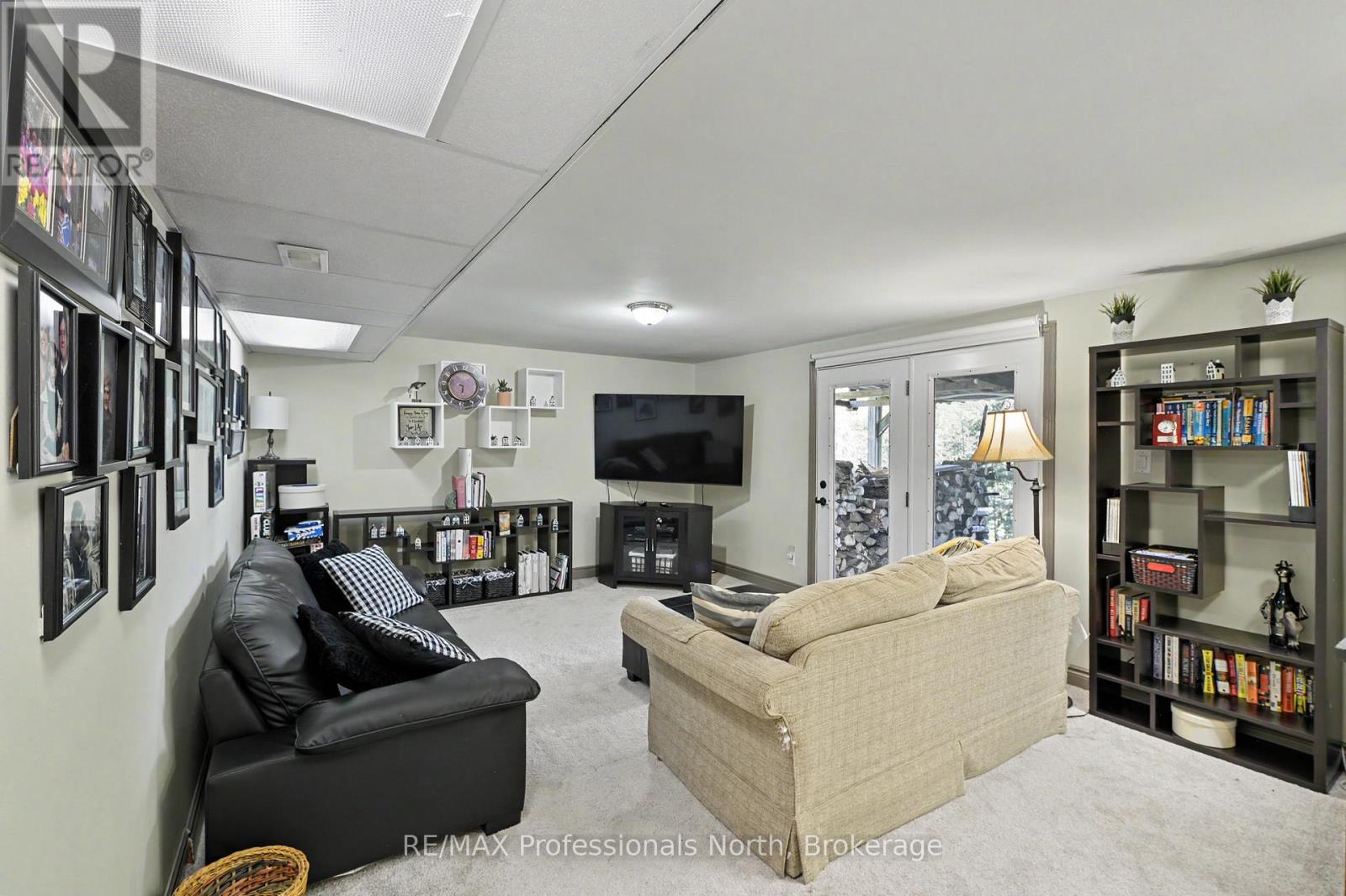 1392 TENNYSON ROAD - 26