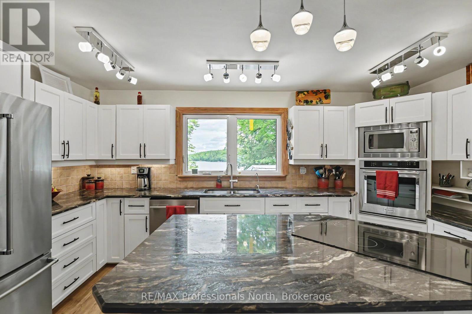 1392 TENNYSON ROAD - 24