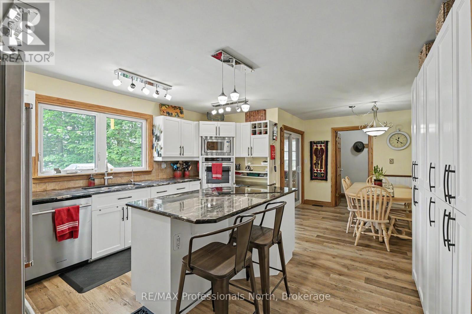 1392 TENNYSON ROAD - 19