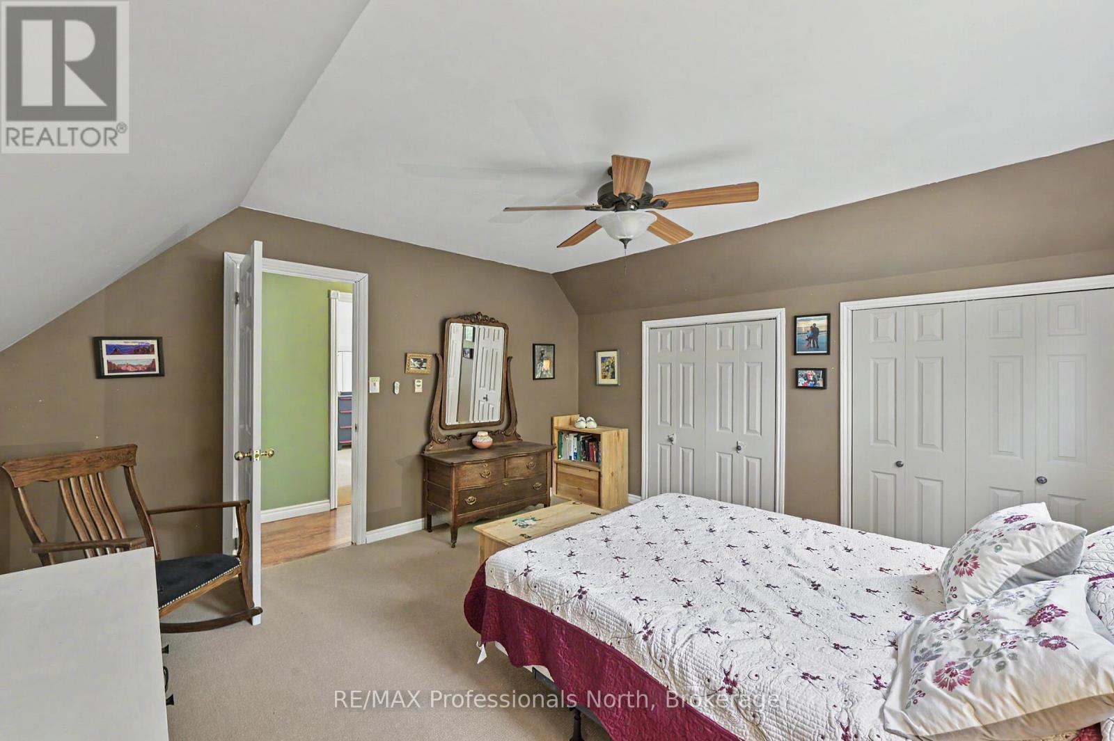 1392 TENNYSON ROAD - 37