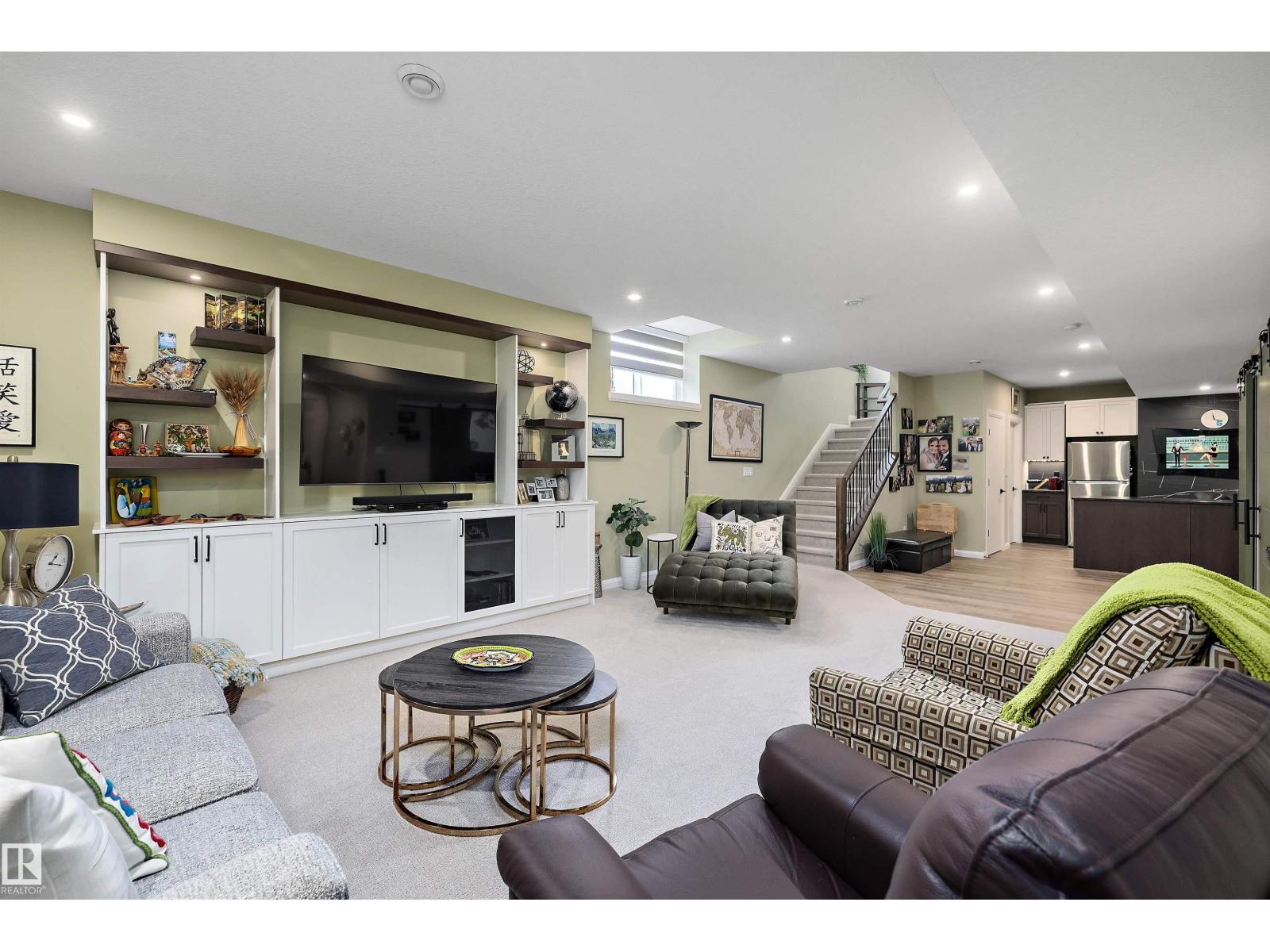 369 MEADOWVIEW DR — photo 35