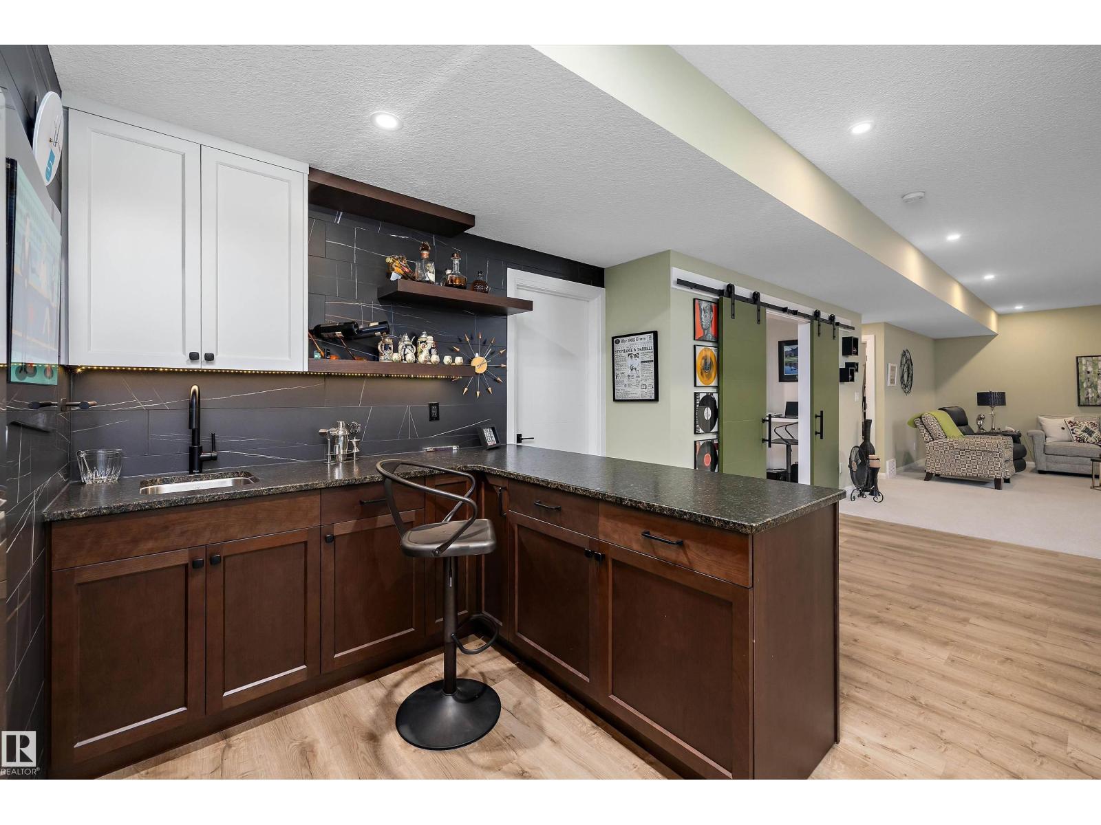 369 MEADOWVIEW DR — photo 40