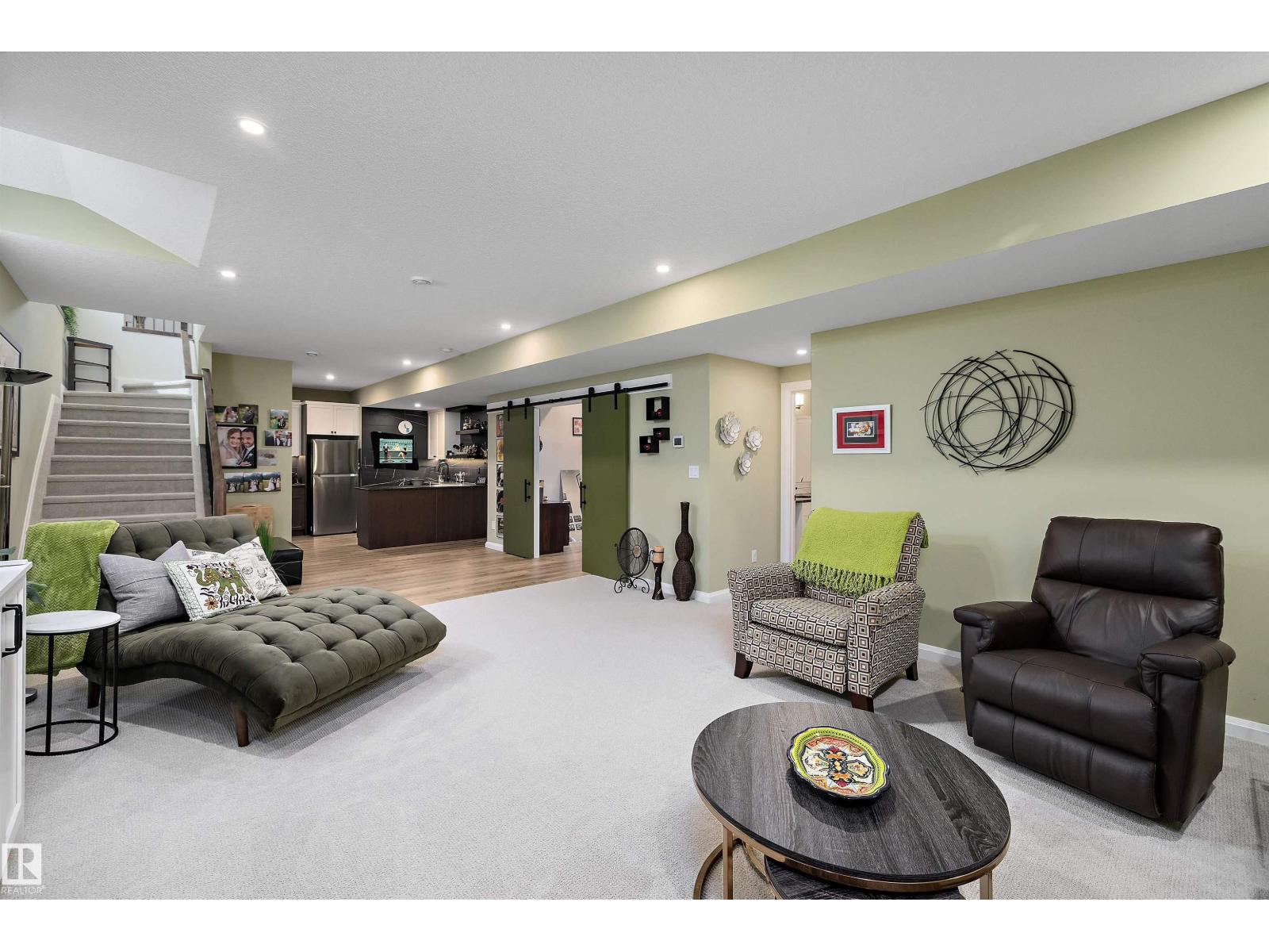 369 MEADOWVIEW DR — photo 36
