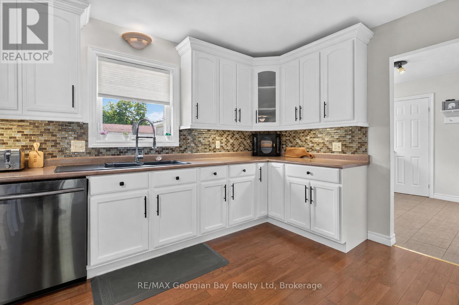 71 LORNE AVENUE - 14
