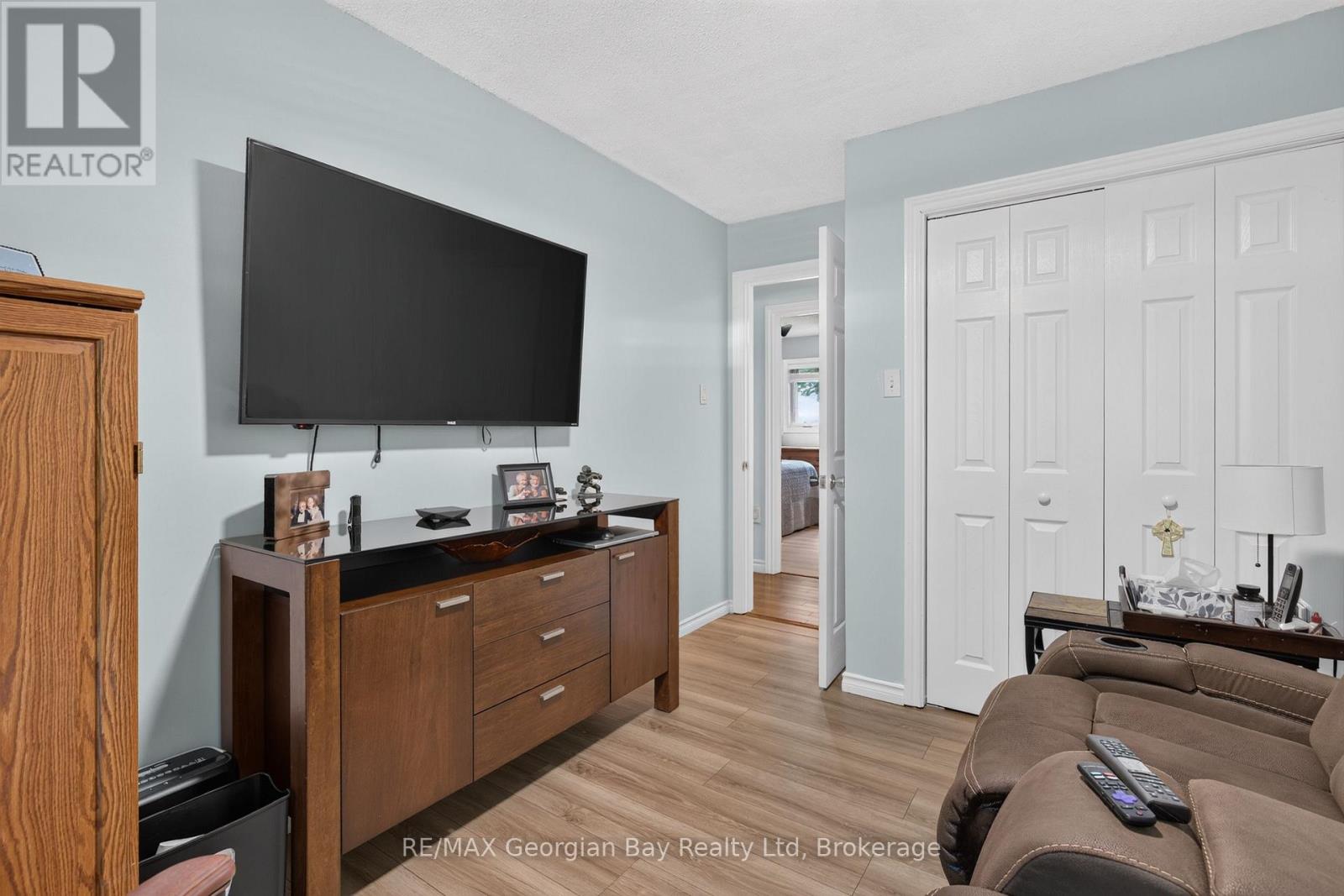71 LORNE AVENUE - 22