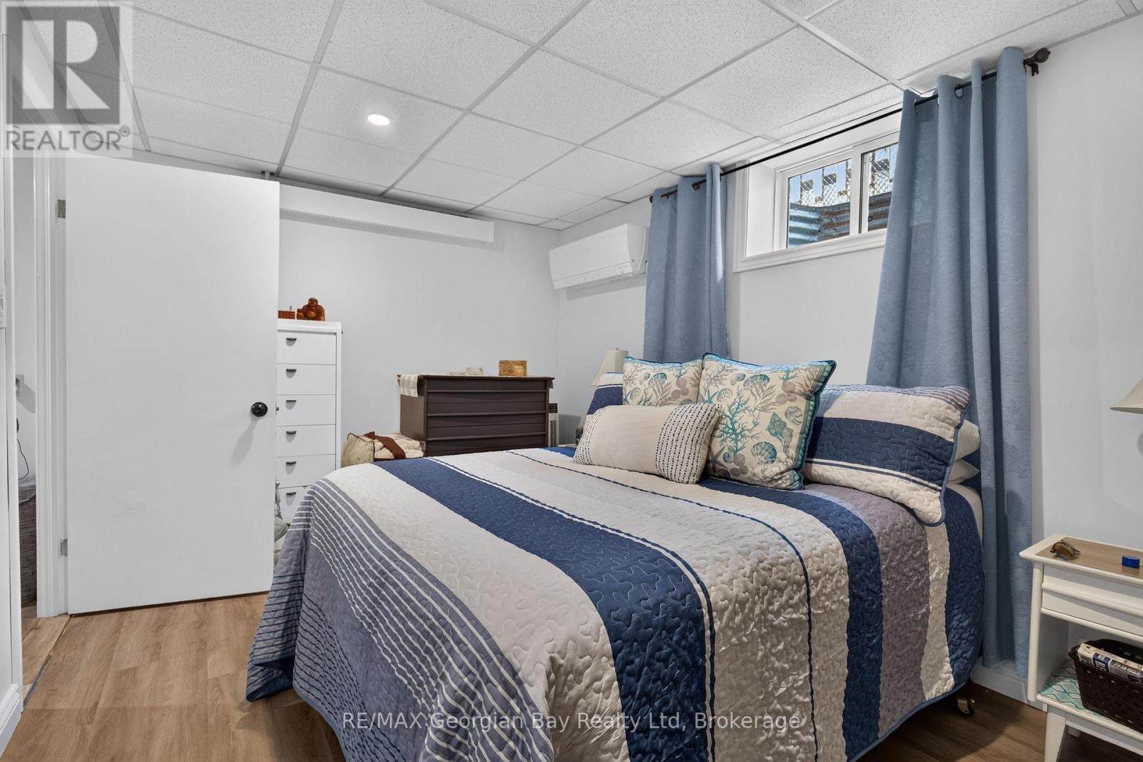 71 LORNE AVENUE - 33
