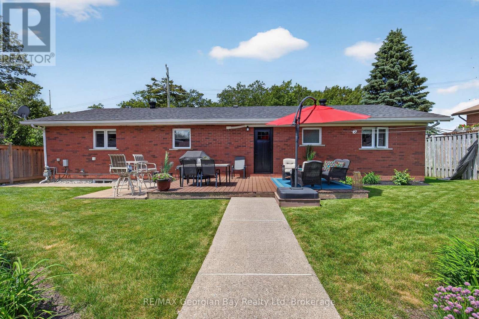 71 LORNE AVENUE - 38