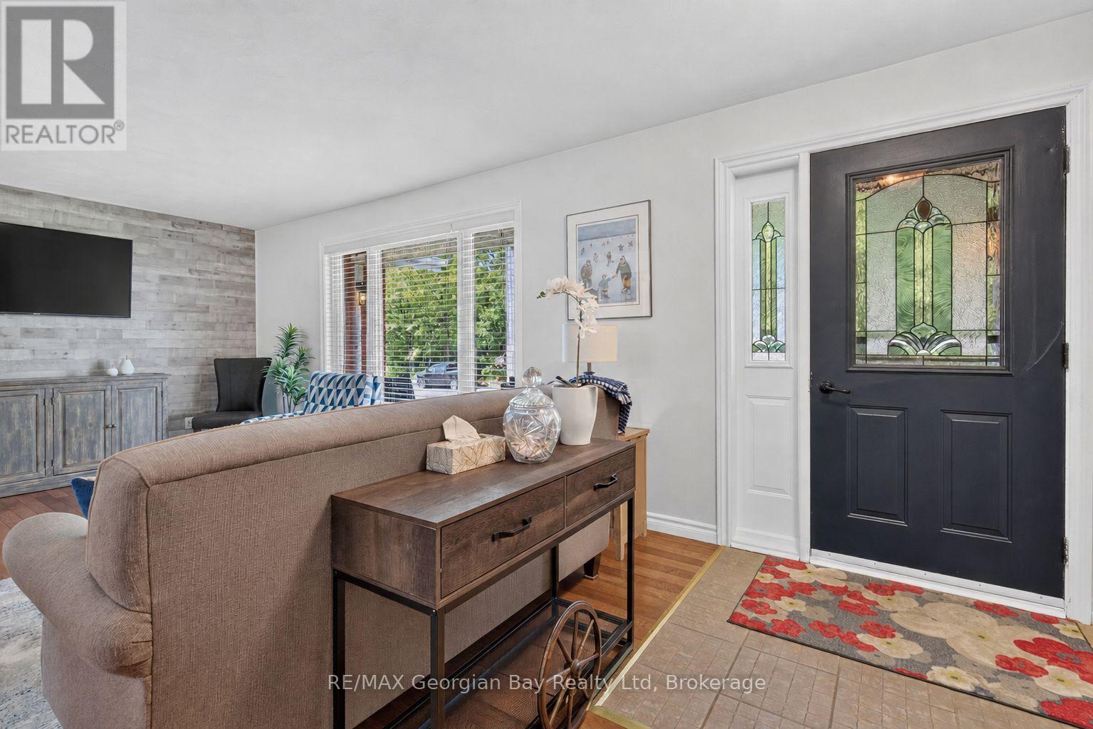 71 LORNE AVENUE - 4