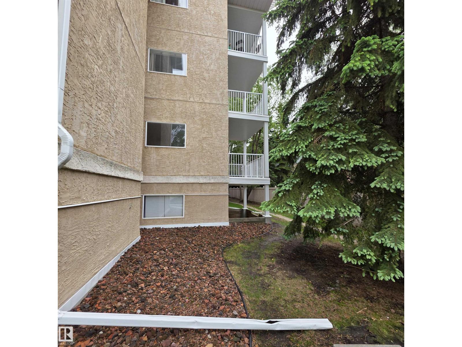 #201 17467 98A AV NW - 32
