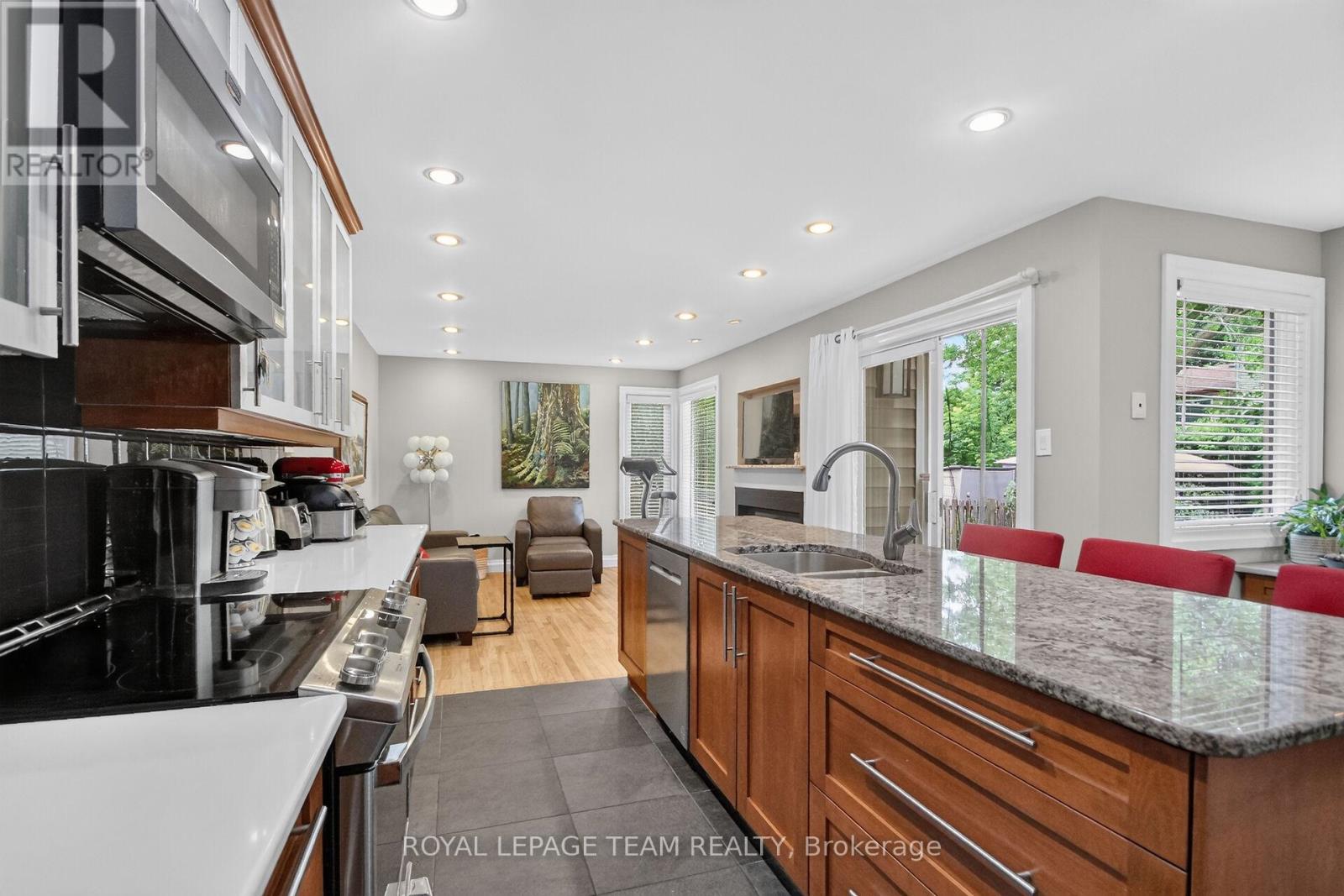 22 LYNHURST AVENUE - 17