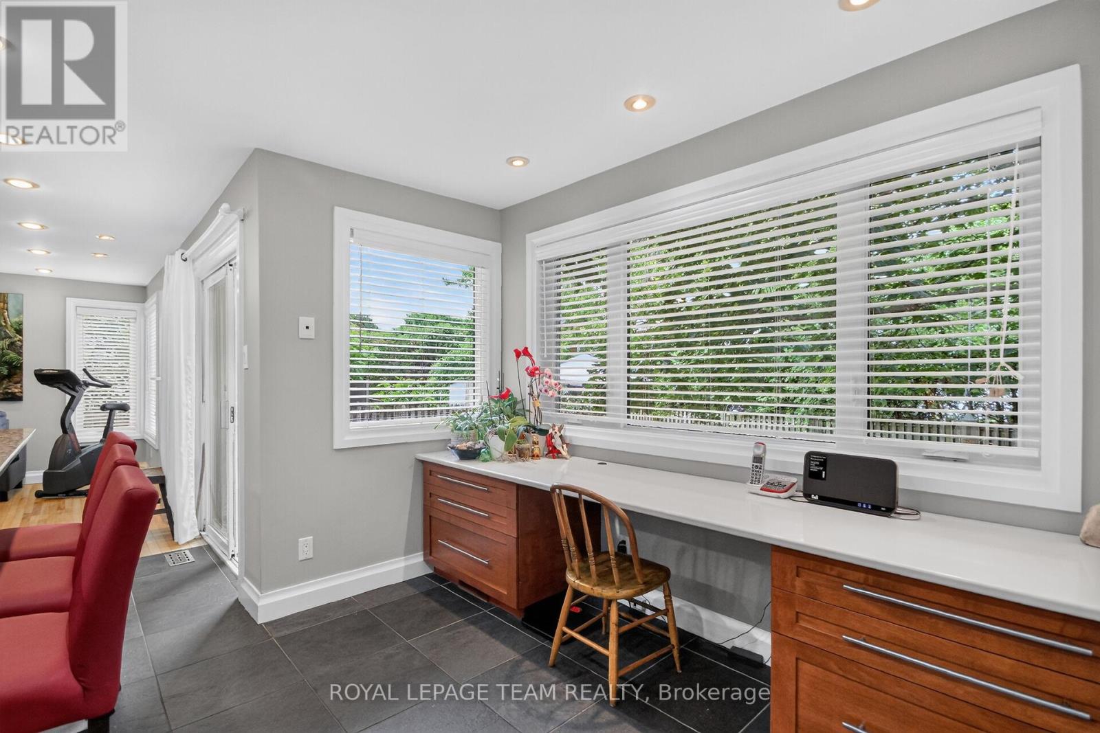 22 LYNHURST AVENUE - 20