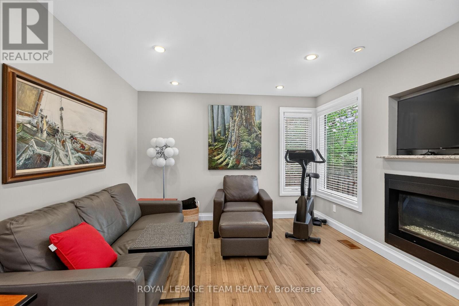 22 LYNHURST AVENUE - 22