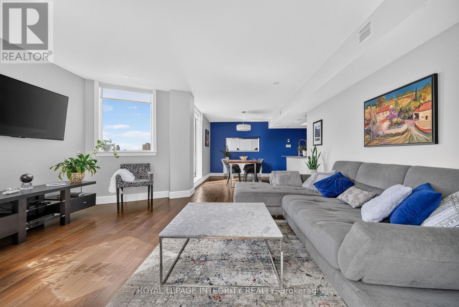1 Bed, 1 Bath House for Sale in Ottawa – PH1 – 18 NEPEAN STREET, Ottawa – MLS# X13461196 - Image 11