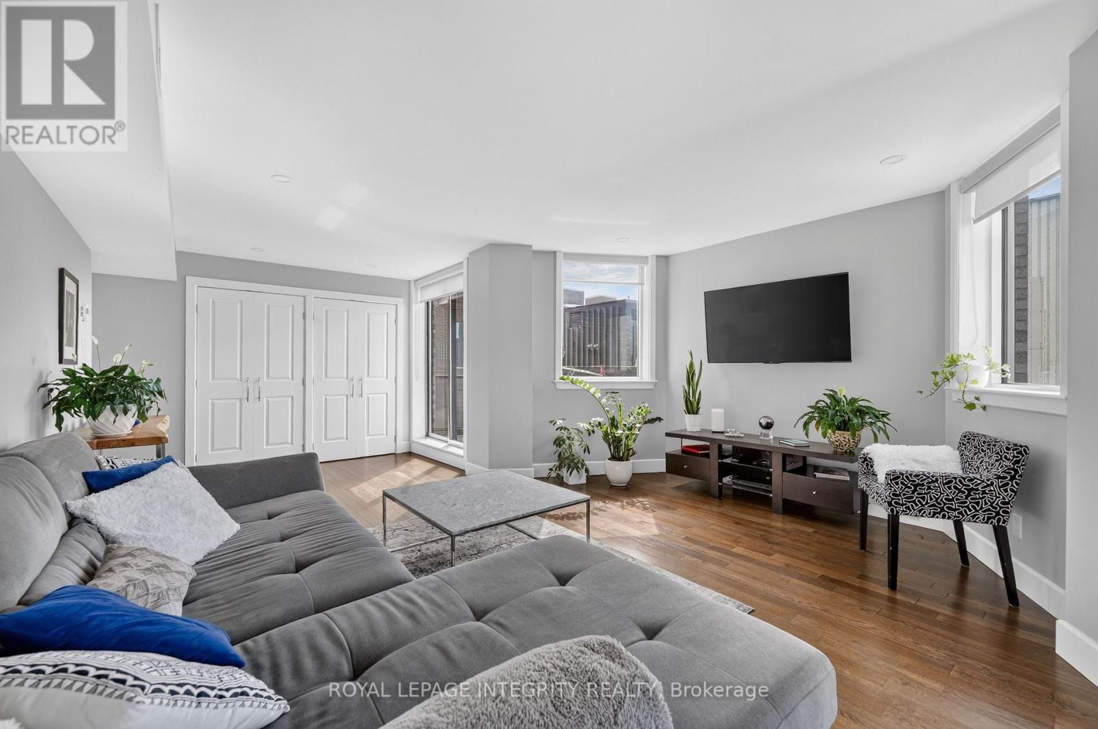 1 Bed, 1 Bath House for Sale in Ottawa – PH1 – 18 NEPEAN STREET, Ottawa – MLS# X13461196 - Image 12