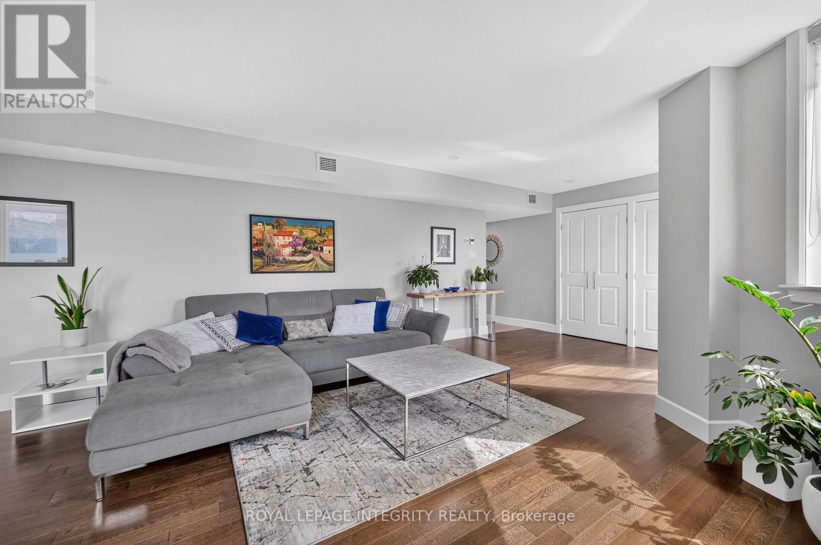 1 Bed, 1 Bath House for Sale in Ottawa – PH1 – 18 NEPEAN STREET, Ottawa – MLS# X13461196 - Image 13