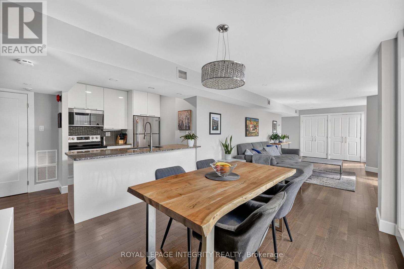 1 Bed, 1 Bath House for Sale in Ottawa – PH1 – 18 NEPEAN STREET, Ottawa – MLS# X13461196 - Image 15