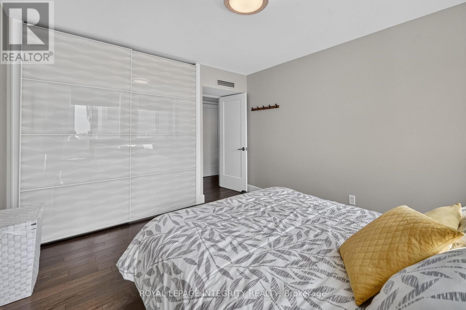 1 Bed, 1 Bath House for Sale in Ottawa – PH1 – 18 NEPEAN STREET, Ottawa – MLS# X13461196 - Image 22