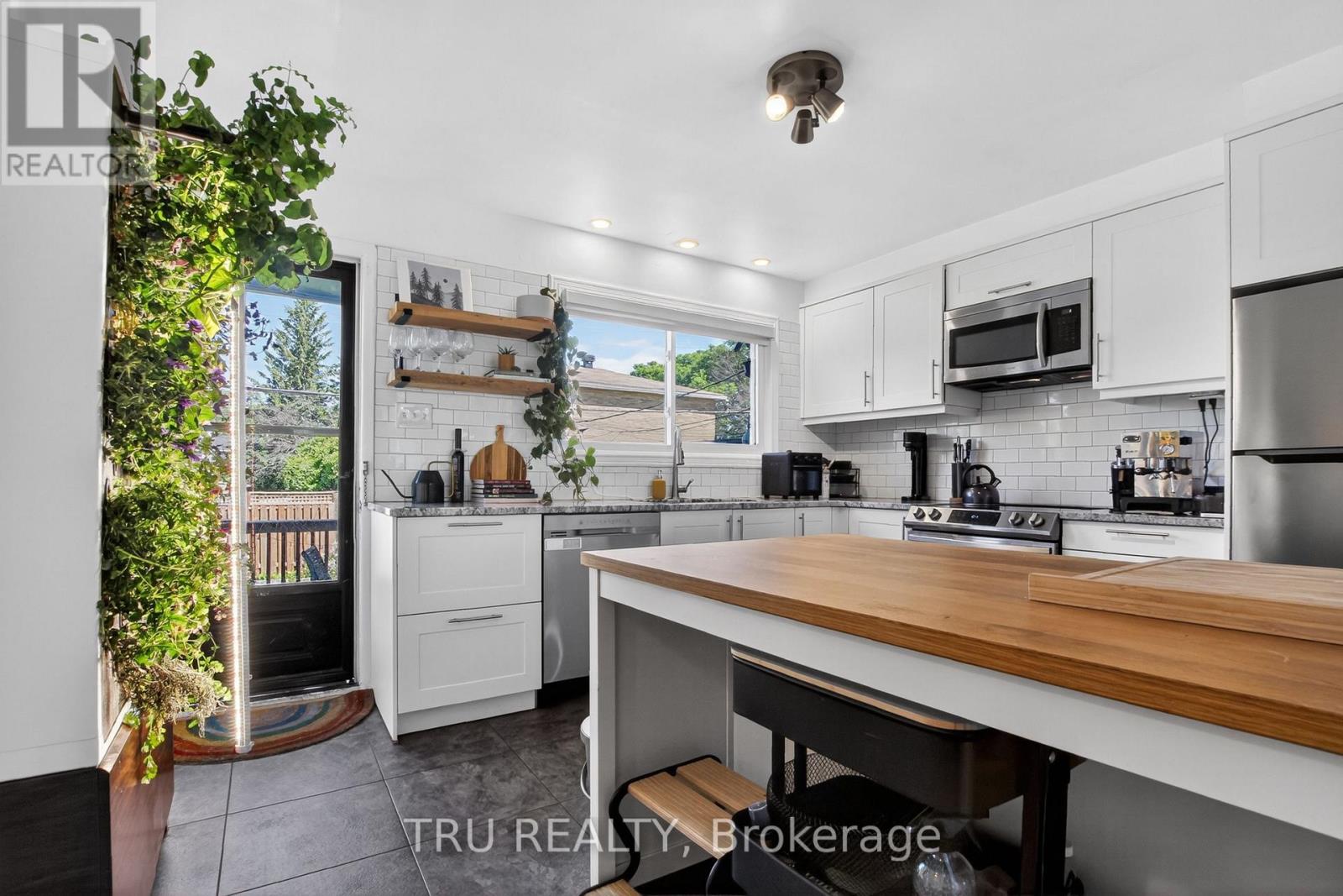 3 Bed, 2 Bath House for Rent in Ottawa – 1253 EMPEROR AVENUE, Ottawa – MLS# X13461228 - Image 10