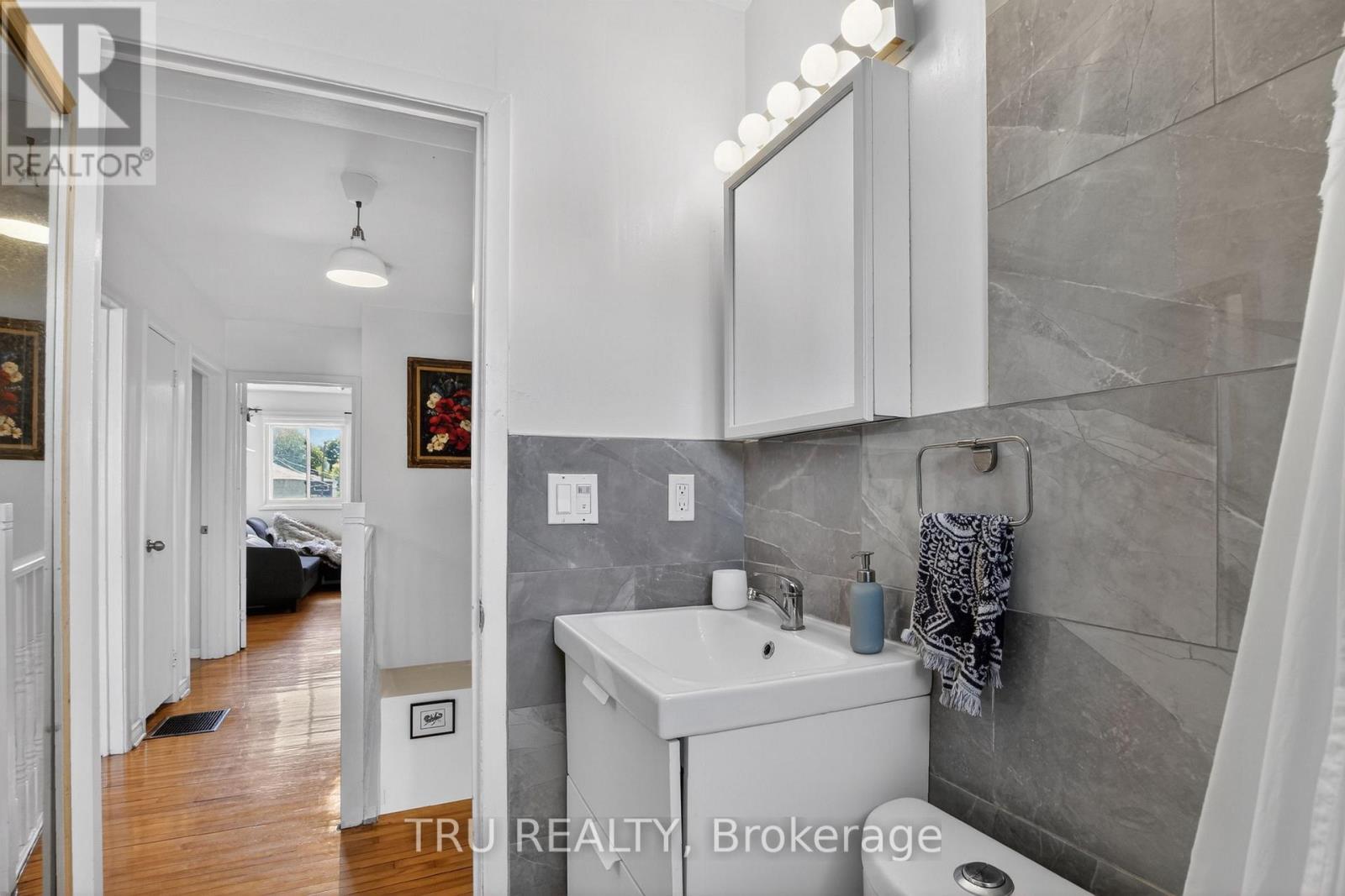 3 Bed, 2 Bath House for Rent in Ottawa – 1253 EMPEROR AVENUE, Ottawa – MLS# X13461228 - Image 22