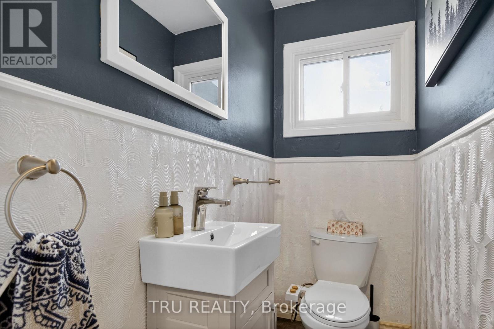 3 Bed, 2 Bath House for Rent in Ottawa – 1253 EMPEROR AVENUE, Ottawa – MLS# X13461228 - Image 9
