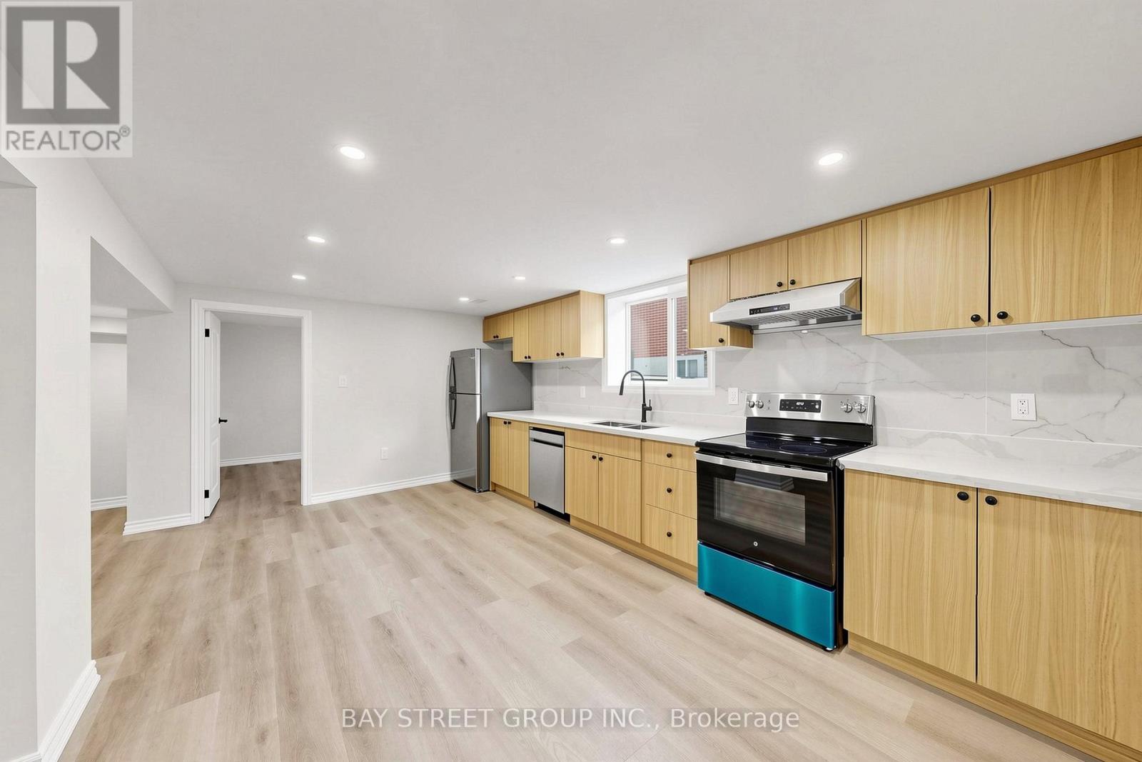 28 WARREN AVENUE - 22