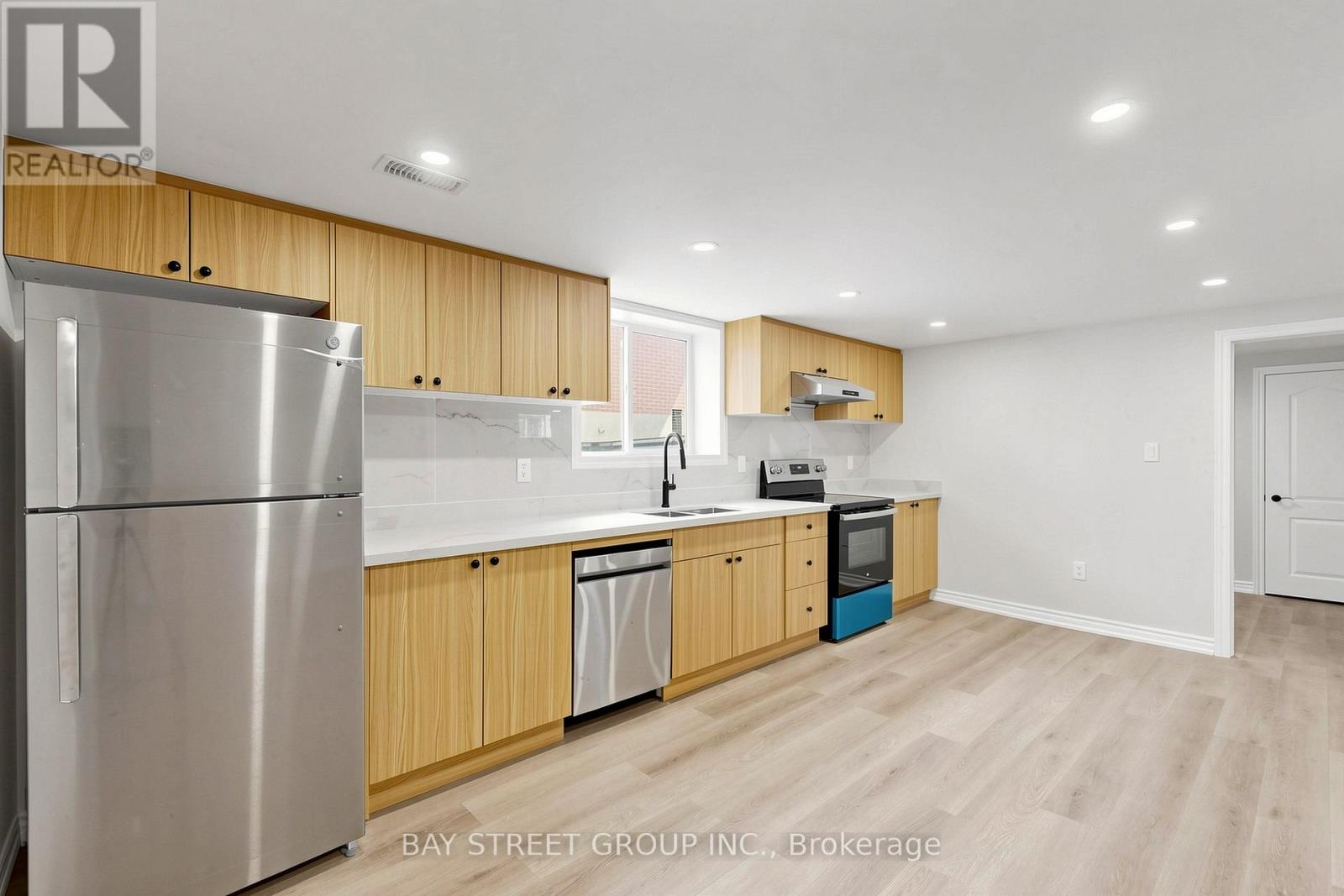 28 WARREN AVENUE - 23