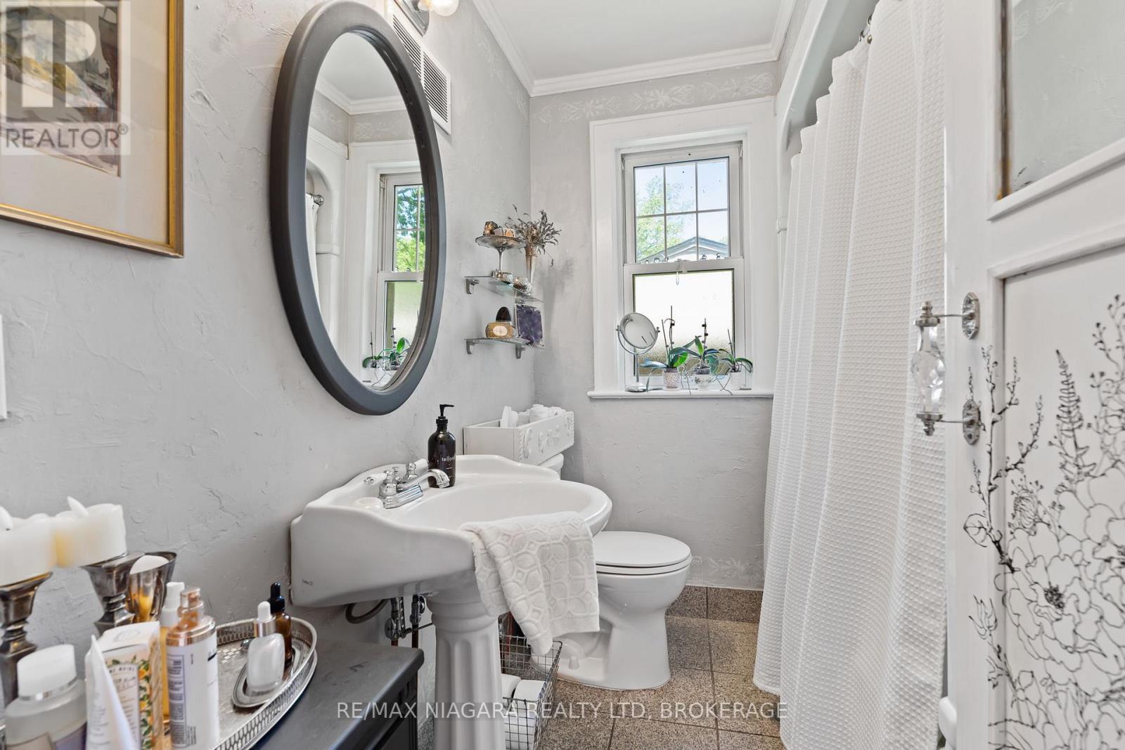 48 OAKRIDGE CRESCENT - 16