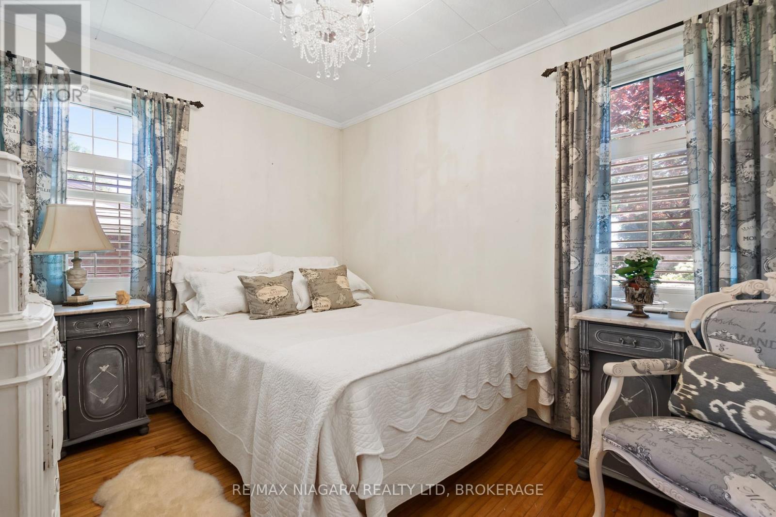 48 OAKRIDGE CRESCENT - 17