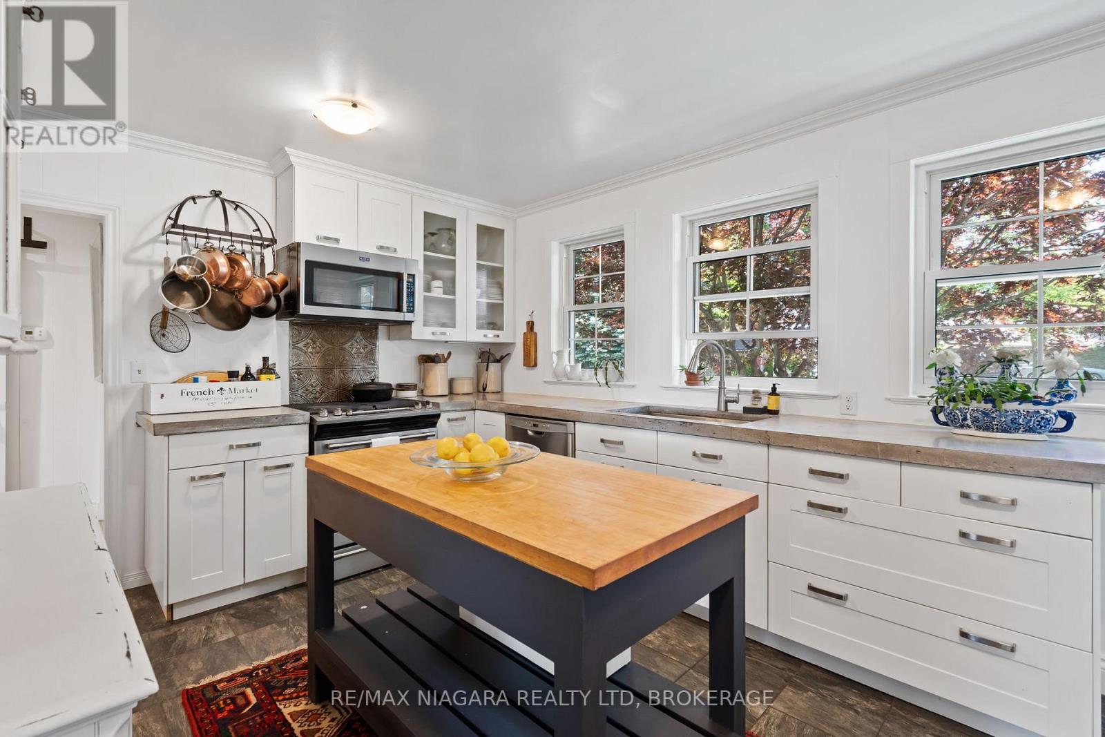 48 OAKRIDGE CRESCENT - 20