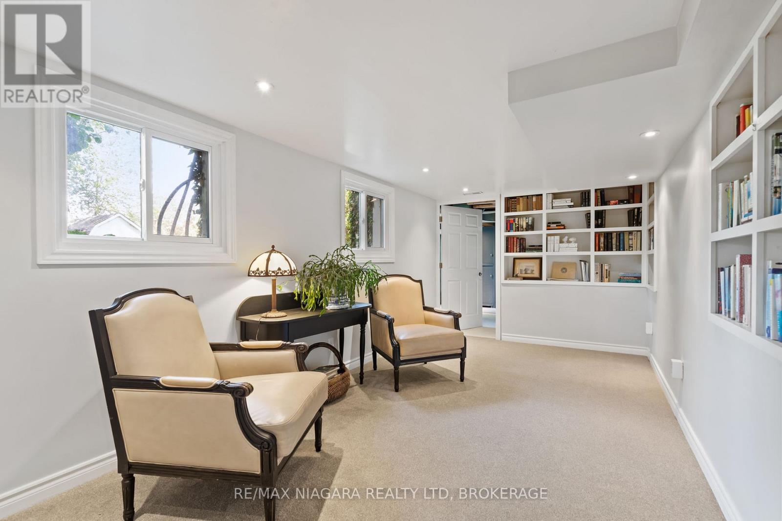 48 OAKRIDGE CRESCENT - 22