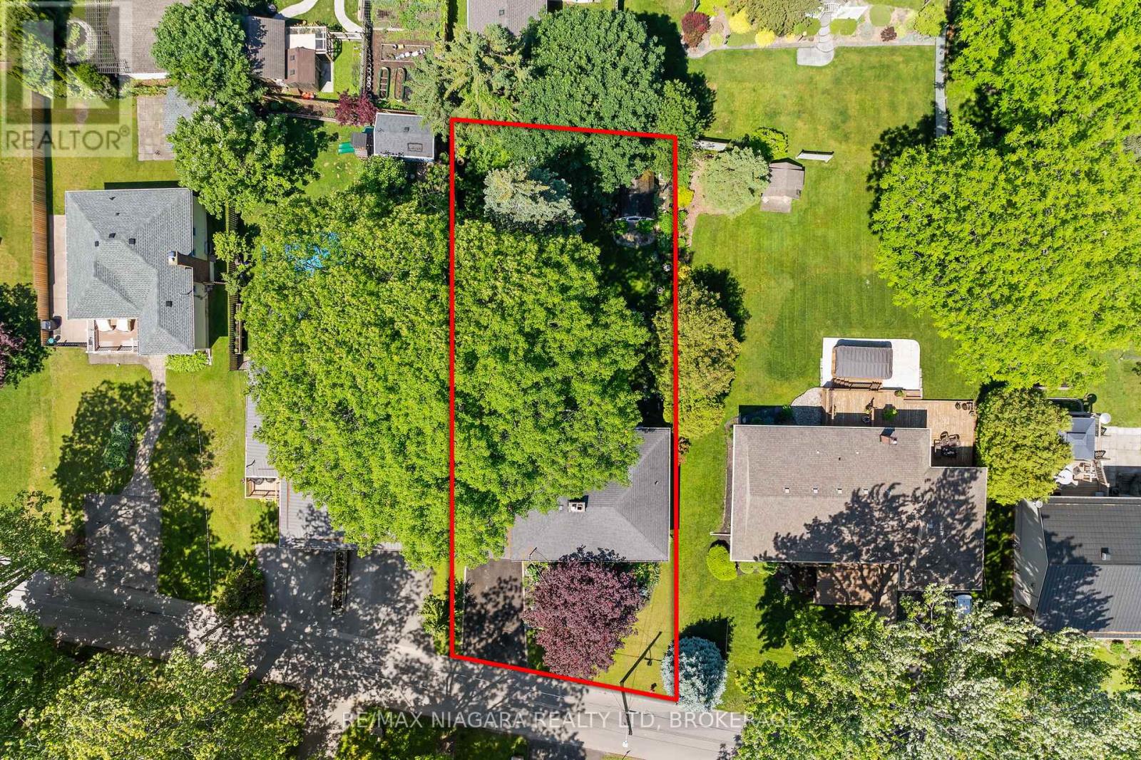 48 OAKRIDGE CRESCENT - 25