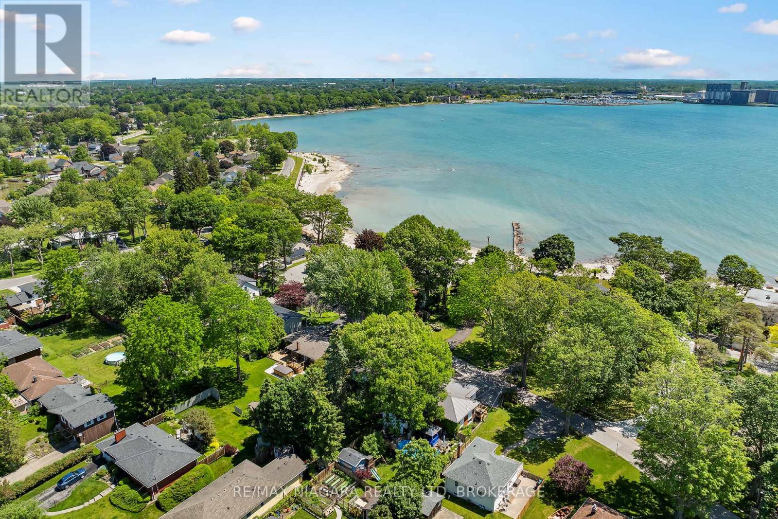 48 OAKRIDGE CRESCENT - 27