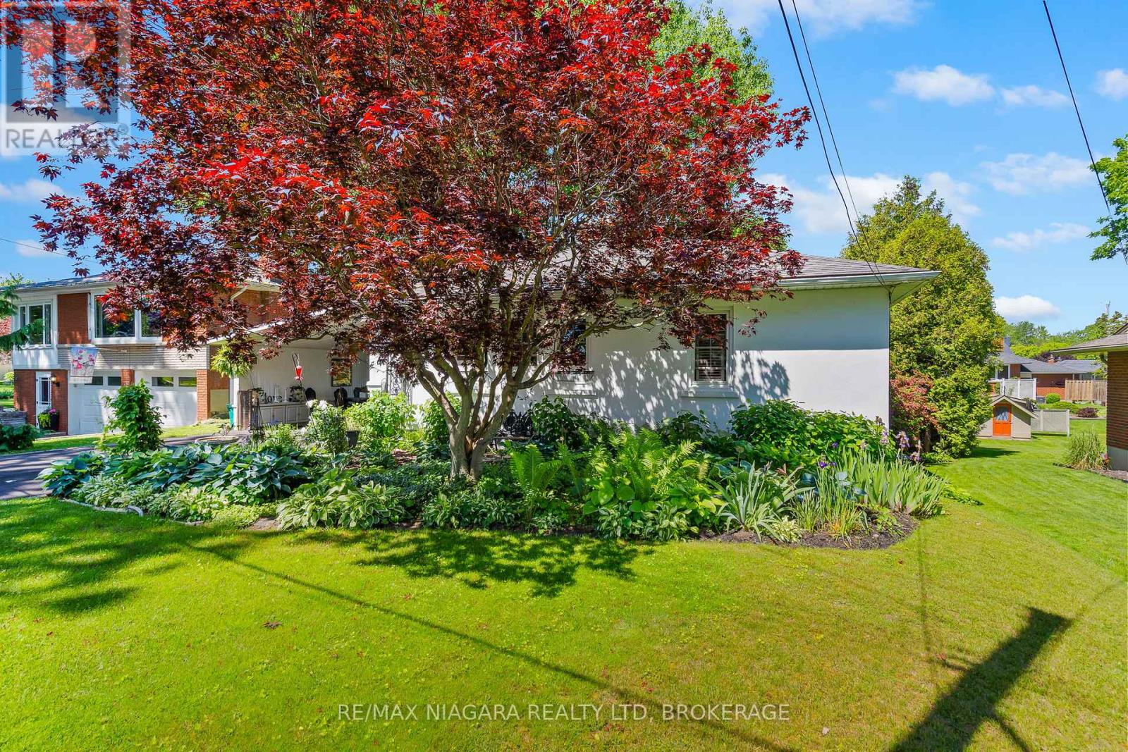 48 OAKRIDGE CRESCENT - 3