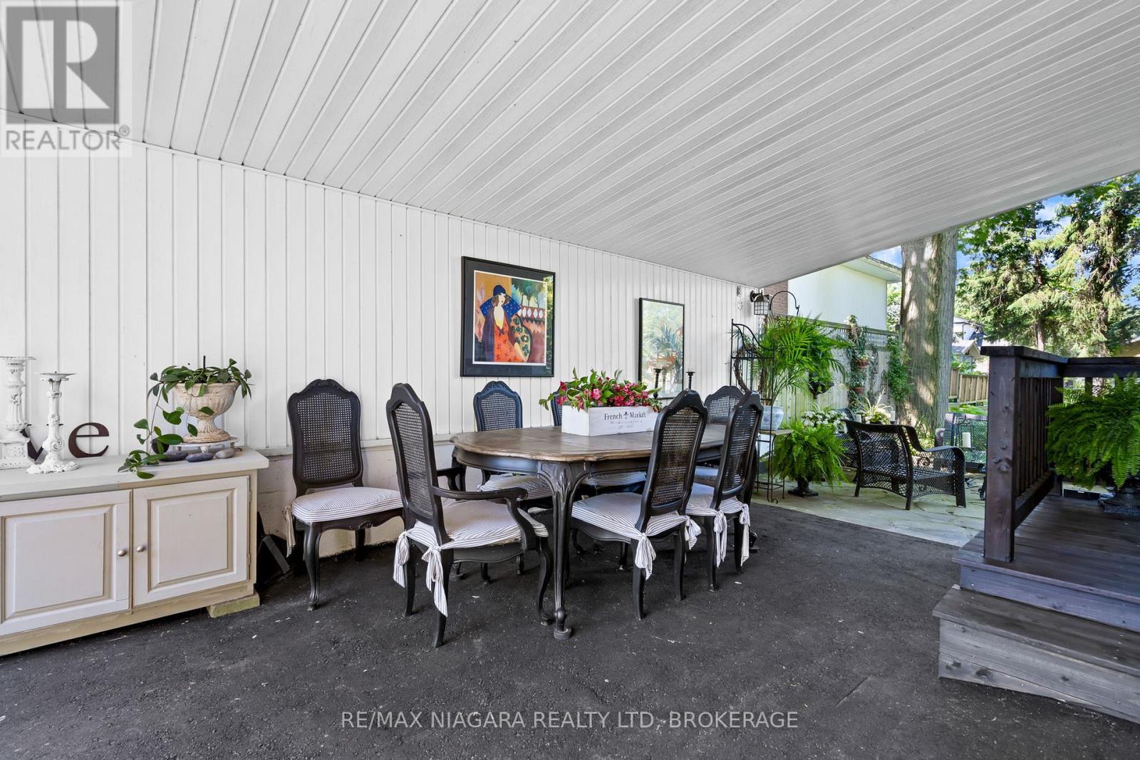 48 OAKRIDGE CRESCENT - 4