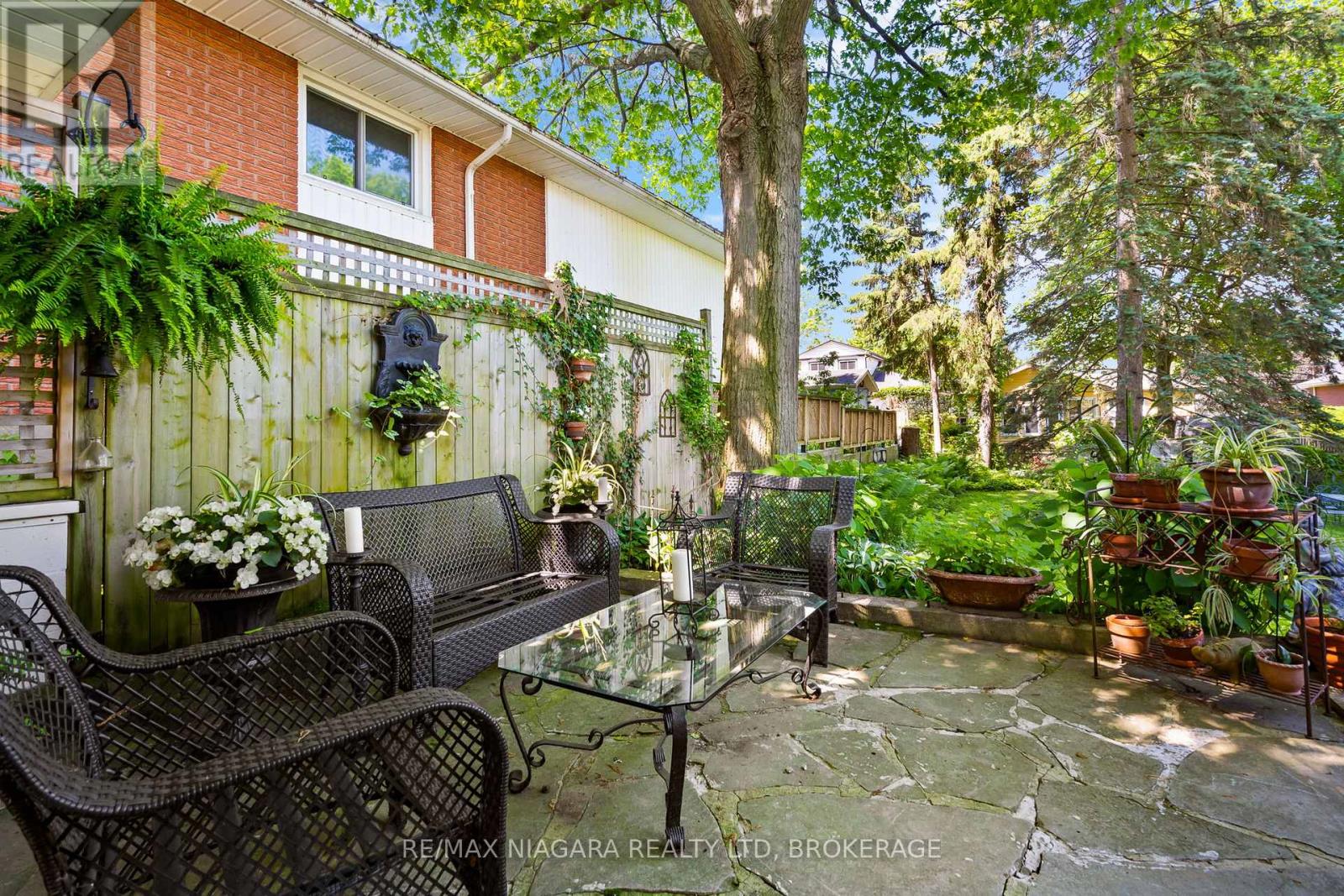 48 OAKRIDGE CRESCENT - 5