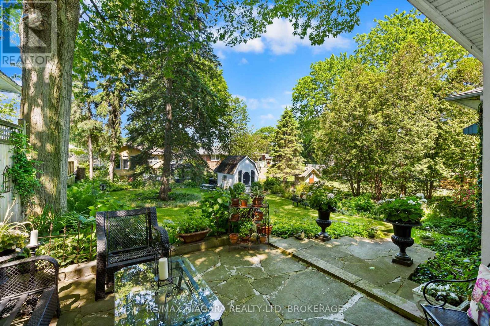 48 OAKRIDGE CRESCENT - 6