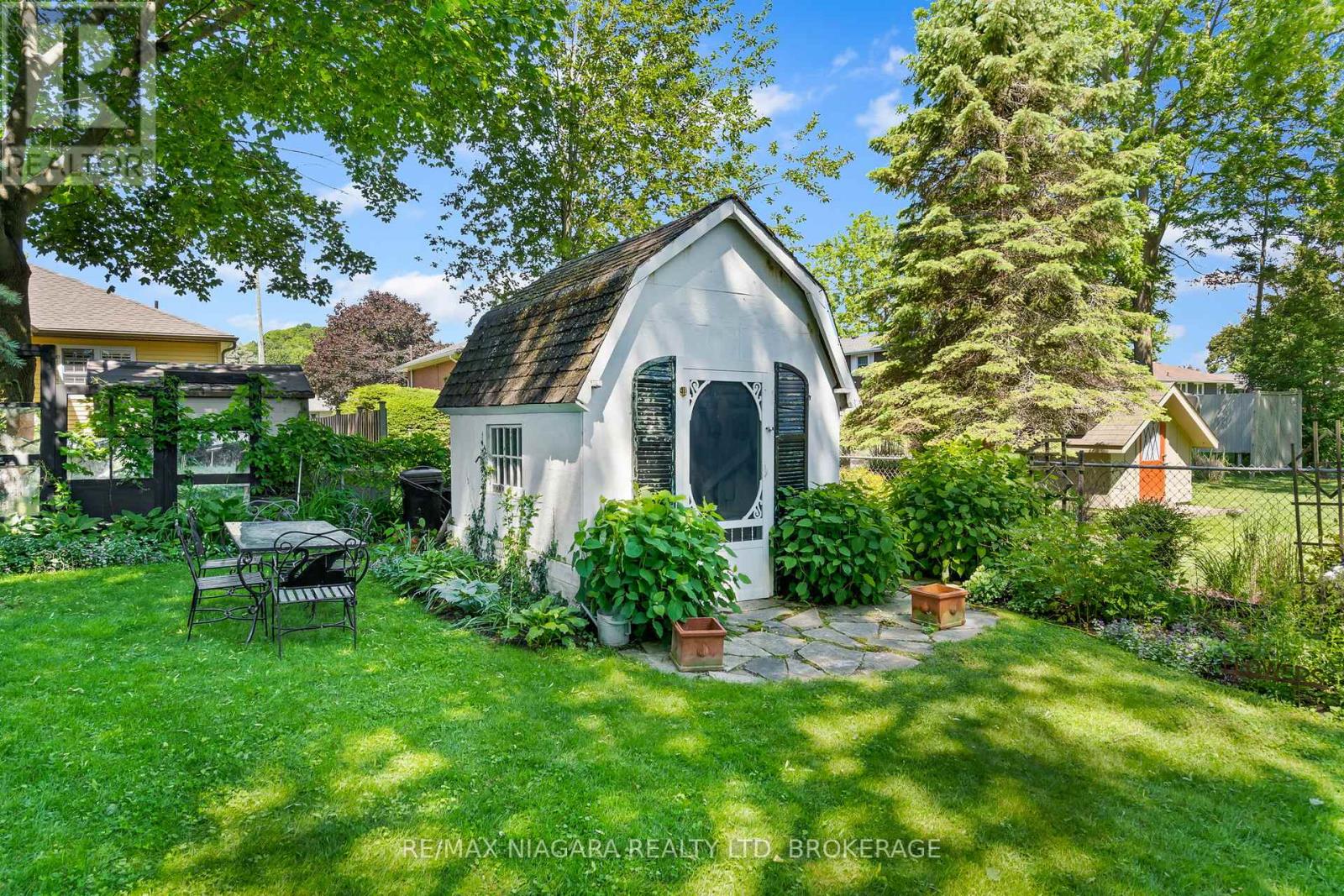 48 OAKRIDGE CRESCENT - 9