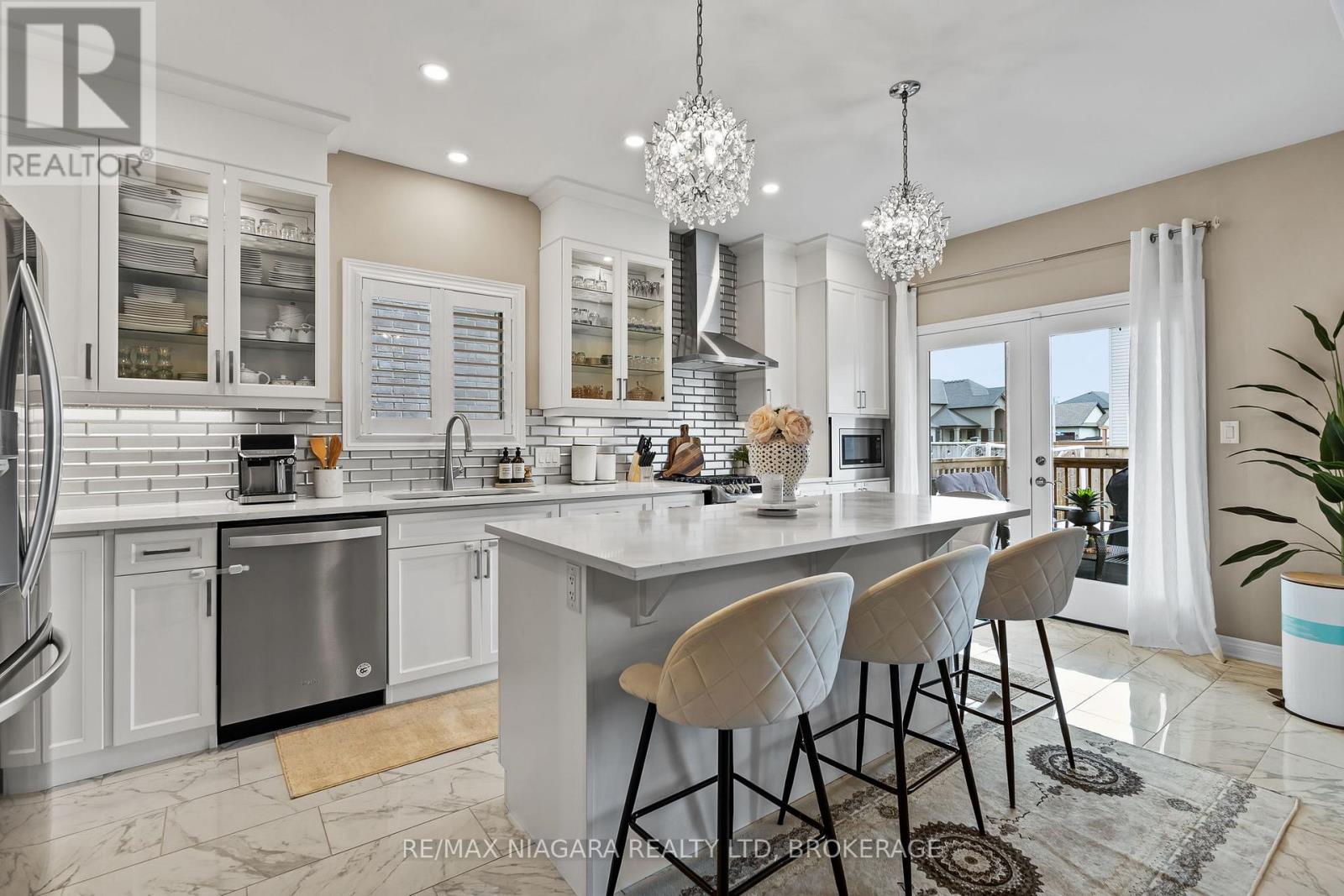 91 QUEBEC AVENUE - 12