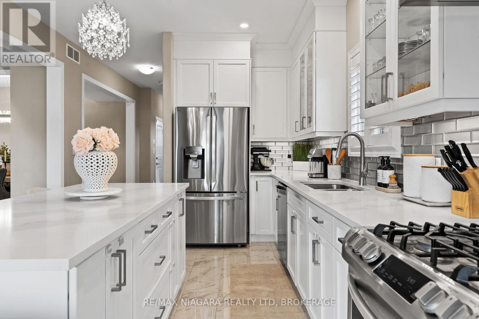 91 QUEBEC AVENUE - 14